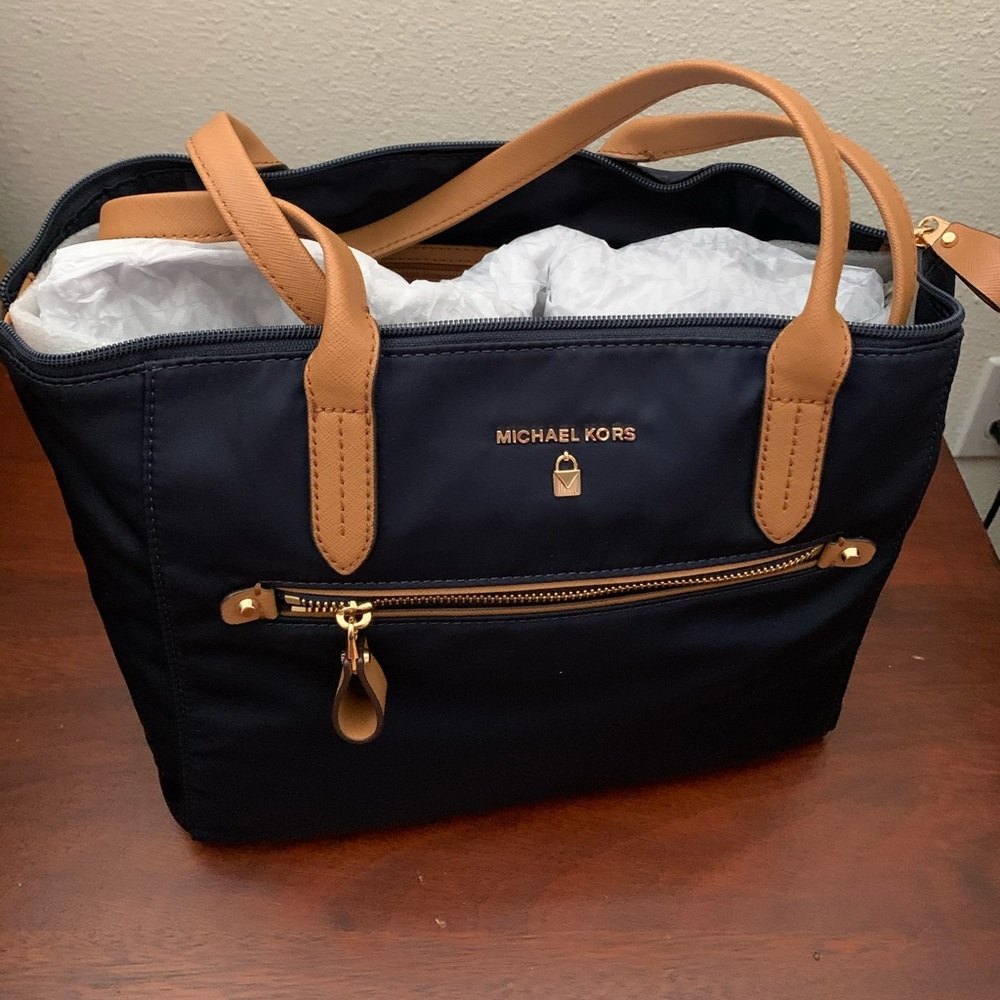 NWT Michael Kors Kelsey Medium Top Zip Nylon tote